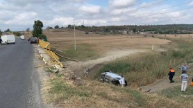 FOTO // Accident FATAL la Ungheni. Un microbuz s-a prăbușit de pe un pod